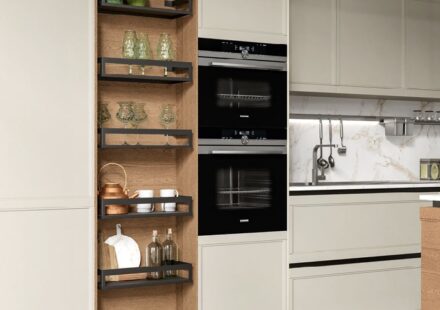 Modern kitchen with appliances and key tips for choosing quality, energy-efficient, and functional kitchen appliances.